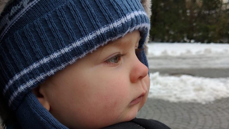 10 Essential Items for Traveling With a Baby During Winter